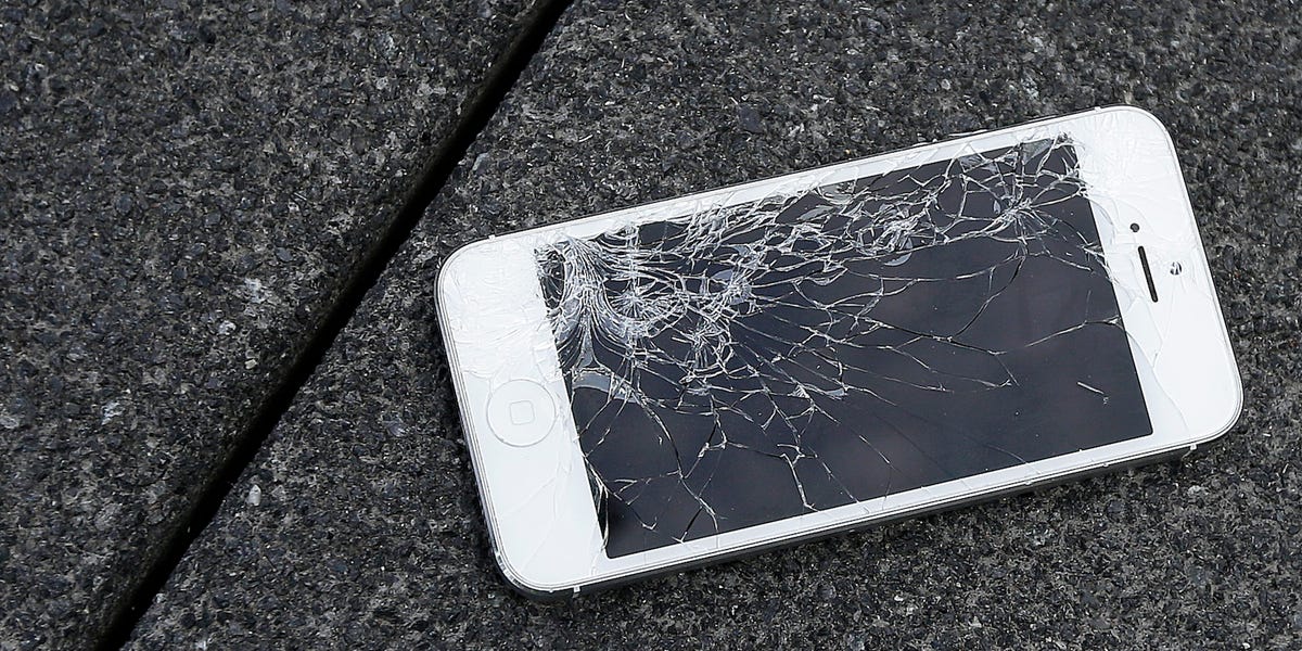 iPhone Ekran Kırıldı! Garanti Dışı mı?